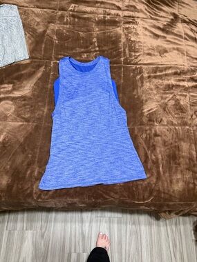 Woman’s size 6 Lululemon blue tank with built in bra